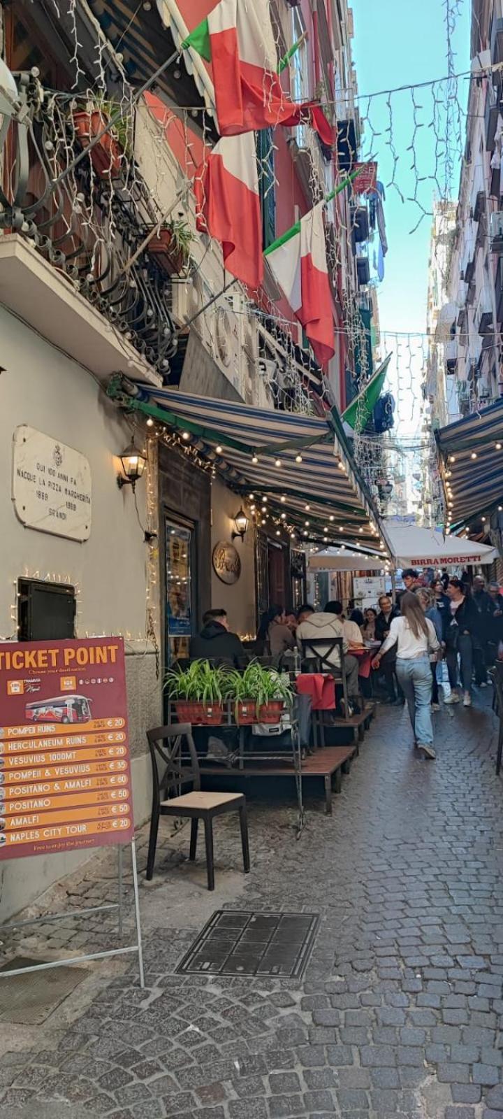 La Chicca Appartamento Intero Nei Quartieri Spagnoli Νάπολη Εξωτερικό φωτογραφία